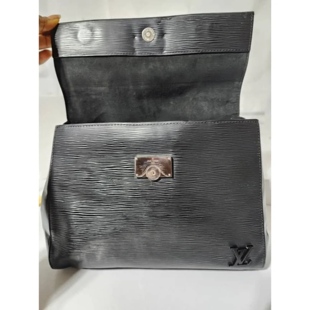 Authentic LOUIS VUITTON Epi Leather Cluny Satchel Bag Black